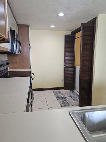 Building Photo - 1336 Harbor Island Dr