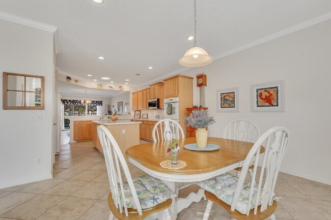 Building Photo - "Spacious Golf and Lagoon View 2 Bed, 2 Bath Rental Home in Sun City!