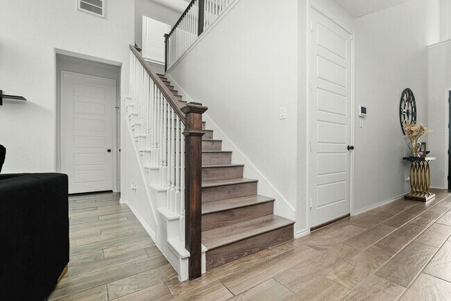 Building Photo - $200 OFF ON FIRST MONTH'S RENT! Spacious 4BR Home with Gourmet Kitchen & Large Island Near Alamo ...