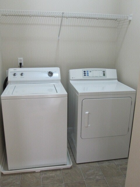 Building Photo - Beautifully updated home in great West Linn neighborhood.