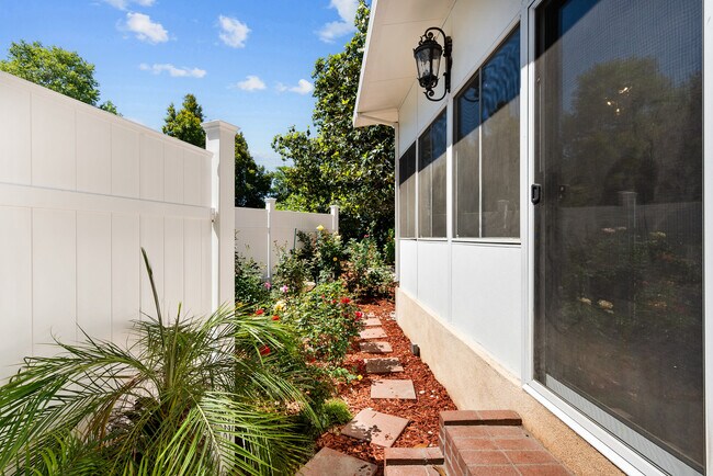 Building Photo - 17812 Parthenia St