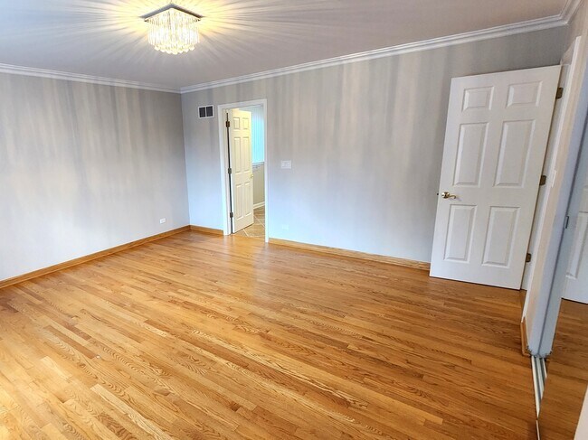 Building Photo - 1206 Lynn Terrace