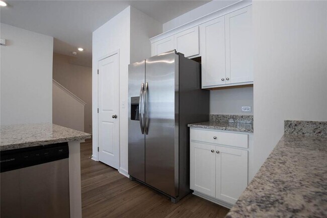 Building Photo - 2425 Livi Ln