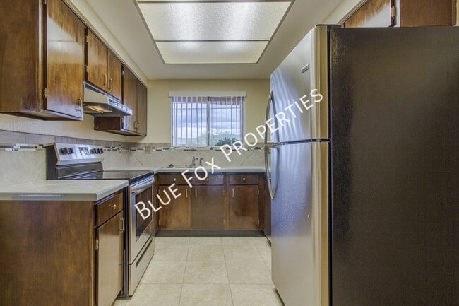 Building Photo - 2618 S Camino Seco