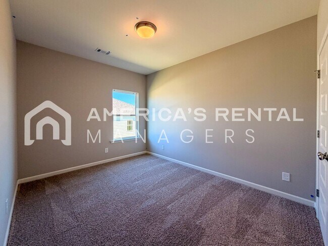 Building Photo - DEPOSIT PENDING!!! - Brand New Three Bedroom Hudson Plan for Rent in Tuscaloosa! Sign a 13-month ...