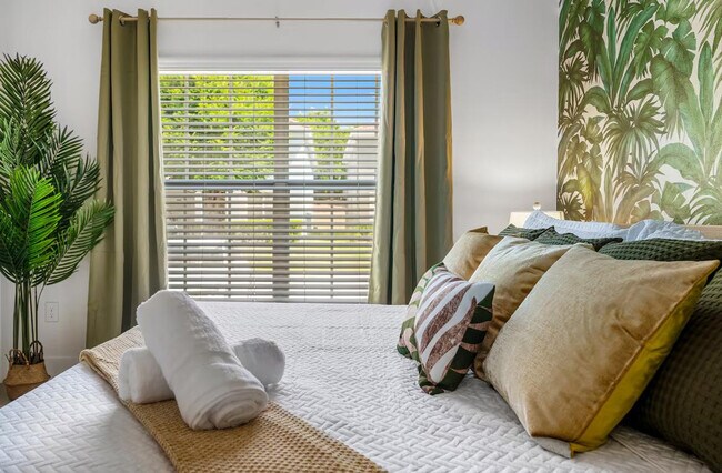 Building Photo - 8928 Cuban Palm Rd