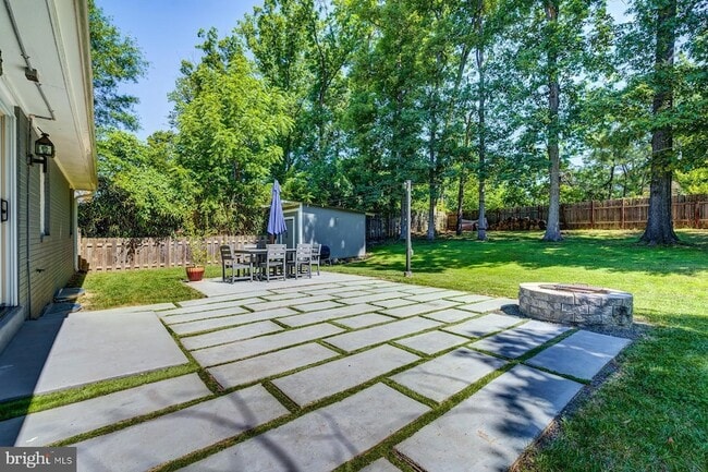 Building Photo - 7806 Jansen Dr