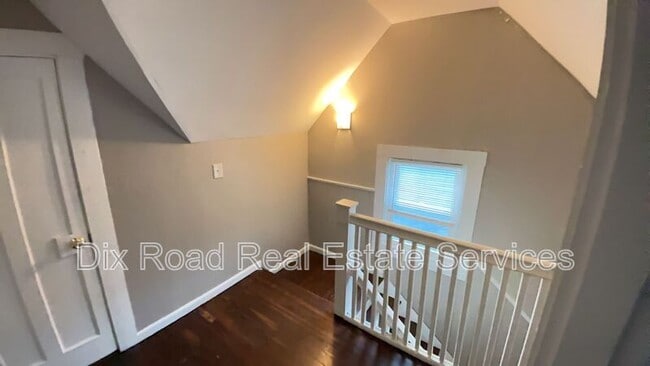 Building Photo - 879 Rockdale Ave