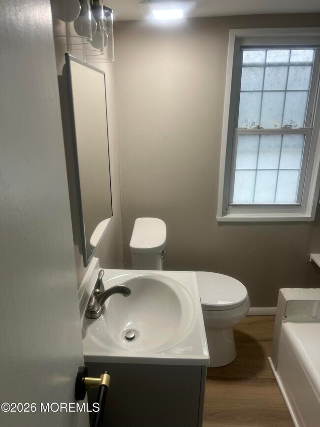 Building Photo - 133 Leonard Ave