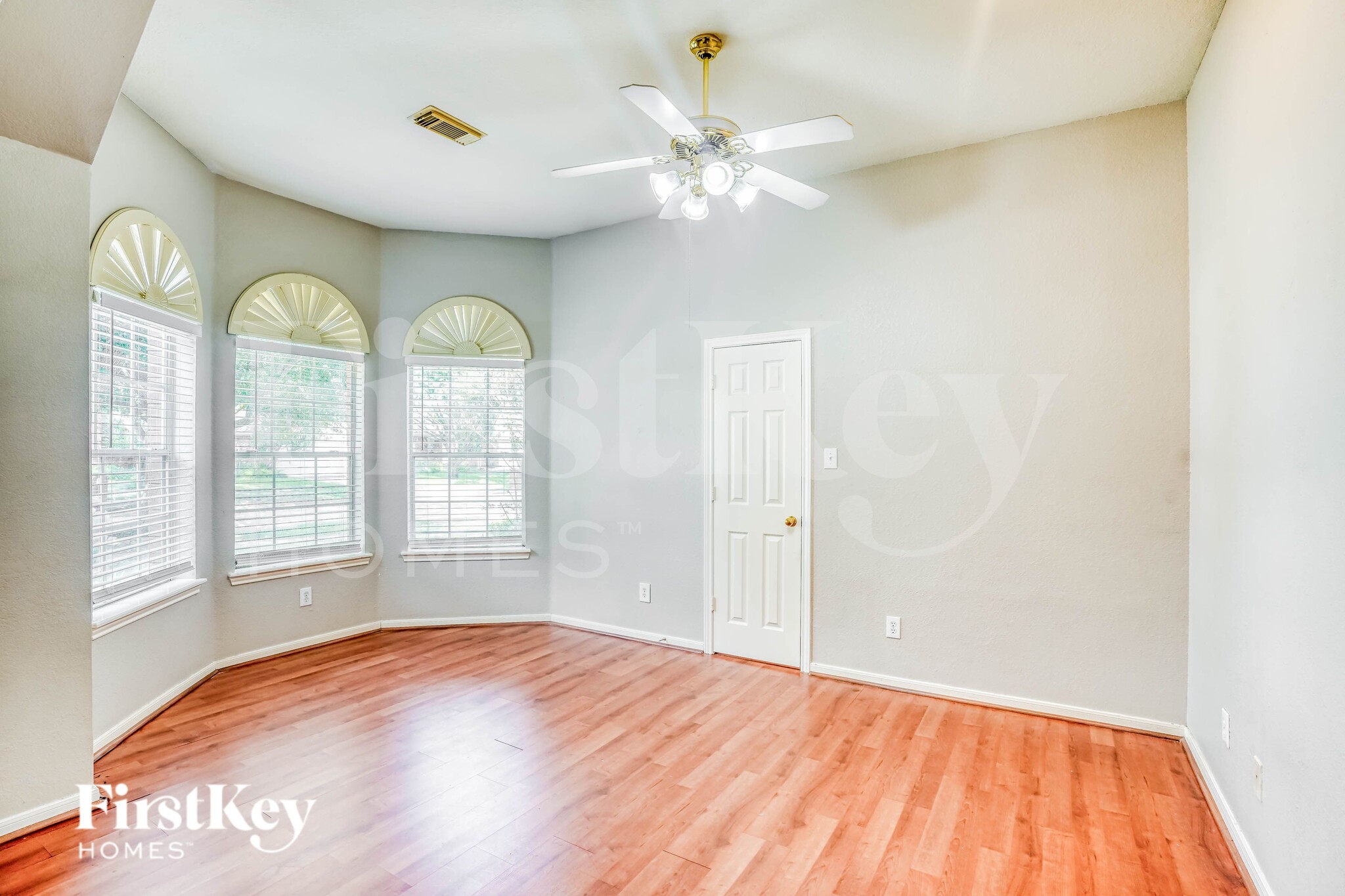 Building Photo - 10330 Claybrook Dr