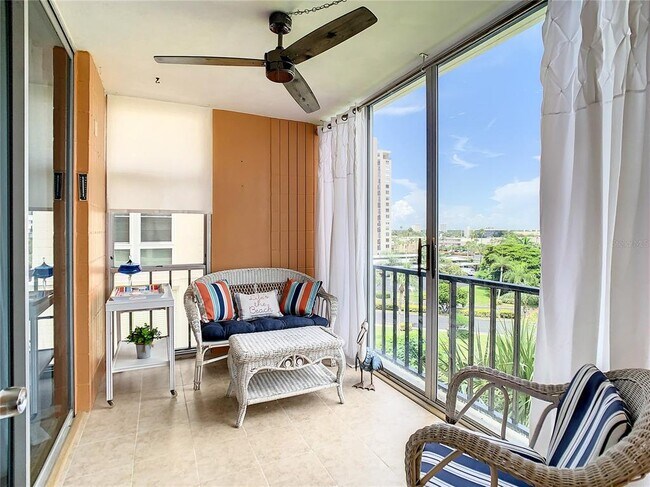 Building Photo - 7400 Sun Island Dr S