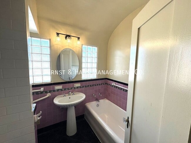 Building Photo - 1405 Olive Ave