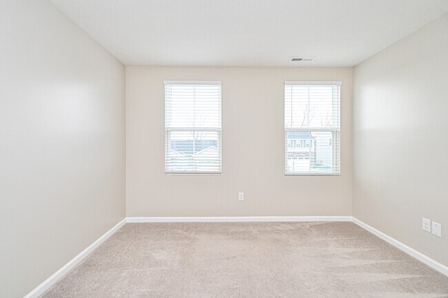 Building Photo - 5697 Julia Kate Dr