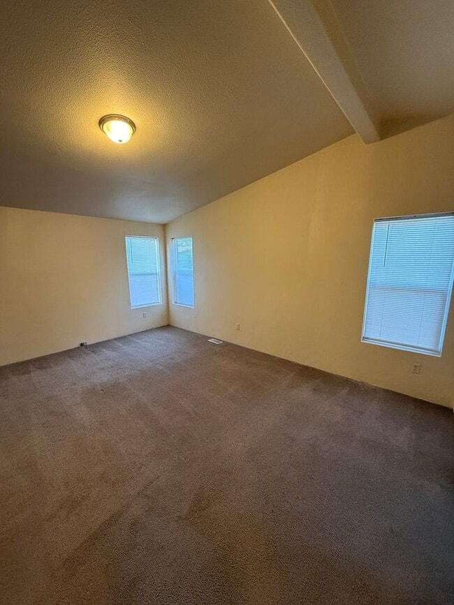 Building Photo - Don’t miss out on this great home