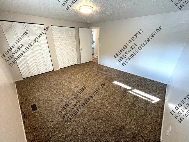 Building Photo - 881 N 500 E