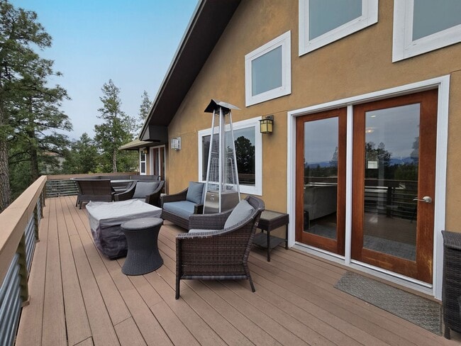 Building Photo - Beautiful Quemazon Home (5085 Alegria)