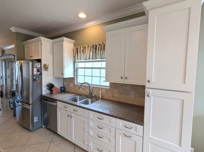 Building Photo - 252 S Glades Trail