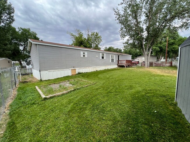 Building Photo - 3 Bedroom 2 Bath Updated Mobile Home with ...