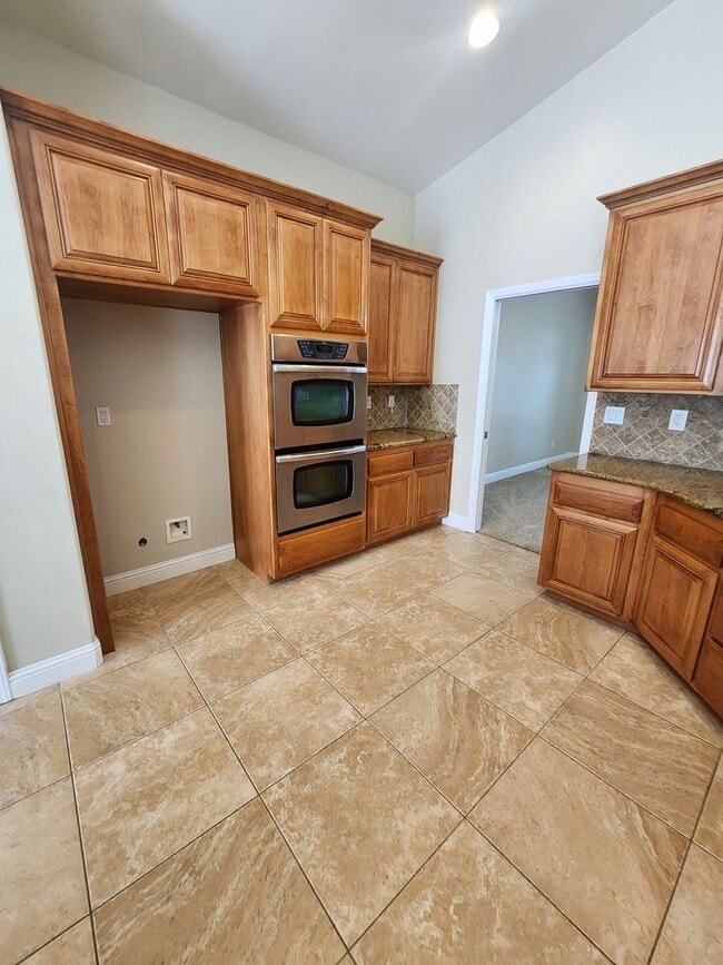 Building Photo - Gorgeous and Spacious 4 Bedroom Home