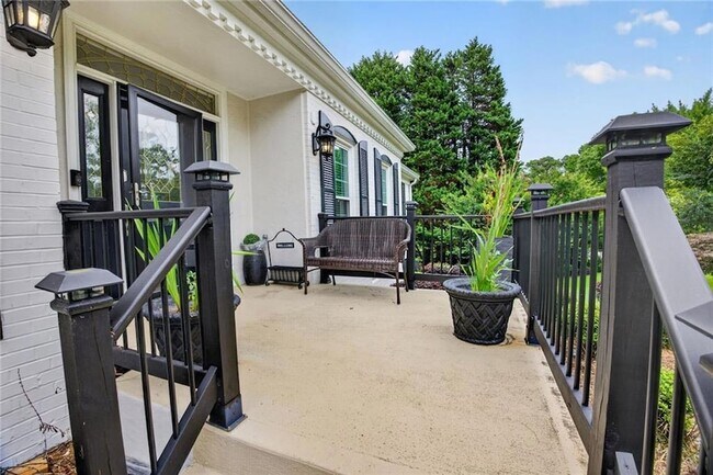 Building Photo - 2982 Northbrook Dr