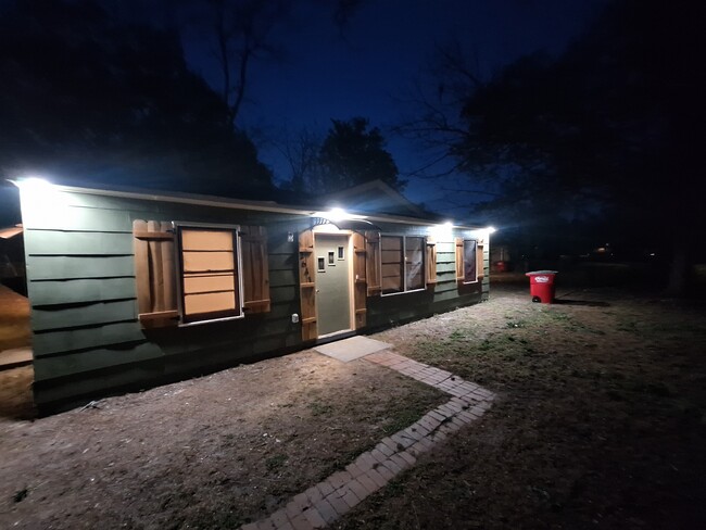 Building Photo - 2641 Leone Dr N