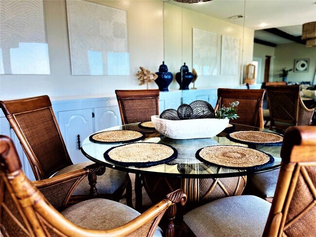 Building Photo - 602 N Shore Dr E