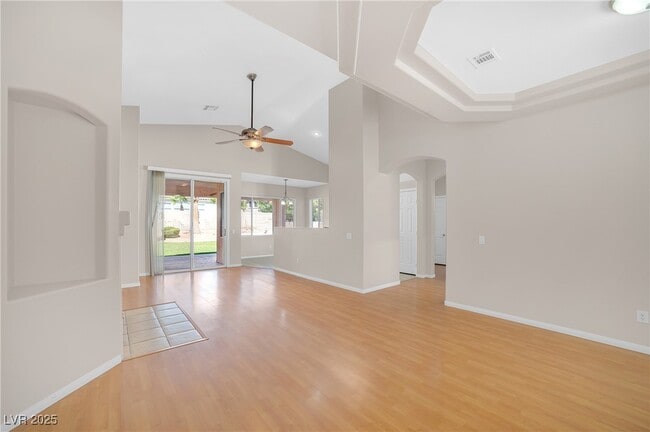 Building Photo - 2042 Hobbyhorse Ave