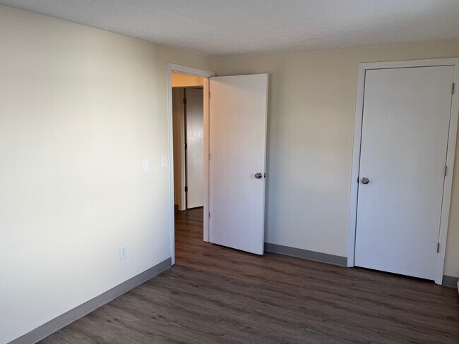 Building Photo - Briarwood 6