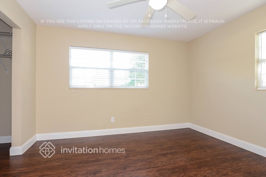 Building Photo - 3701 Schwalbe Dr