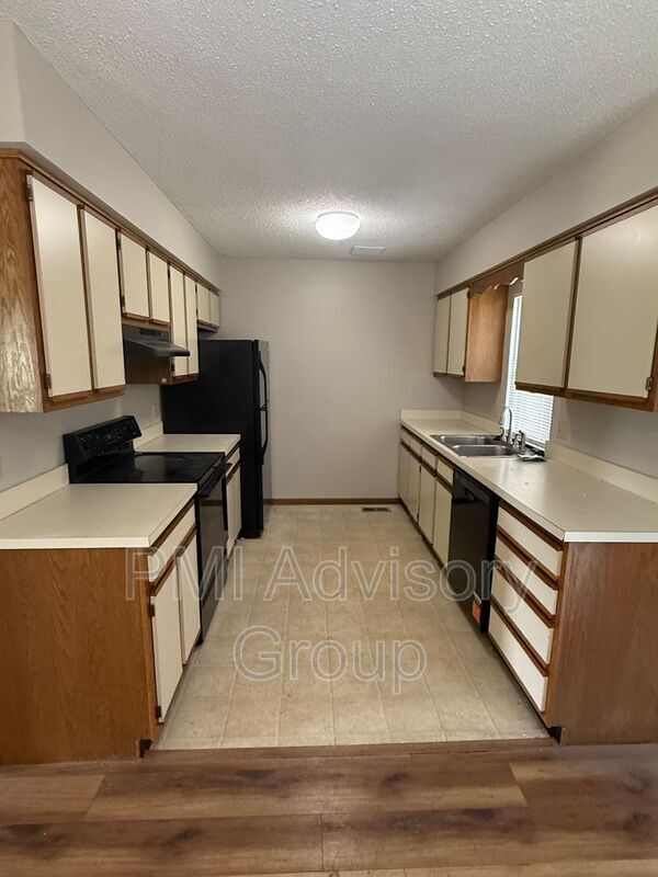 Building Photo - 2816 SW Westport Plaza Dr