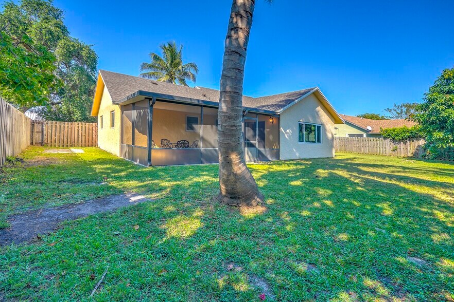 Building Photo - 1386 Fulmar Dr