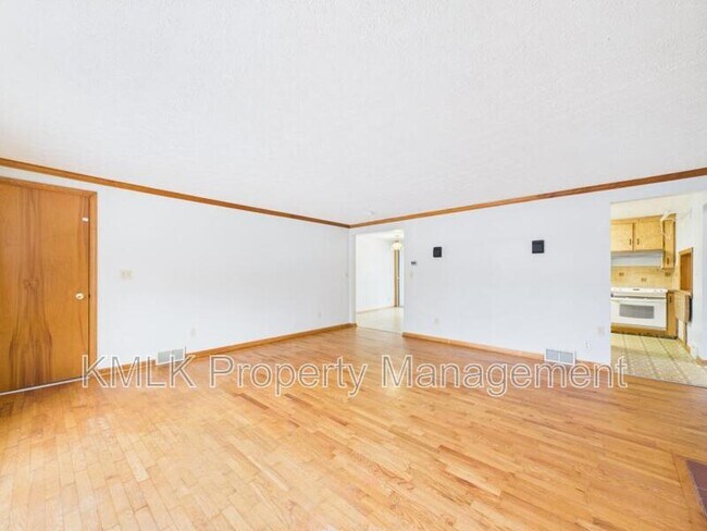 Building Photo - 5743 Brookwood Dr