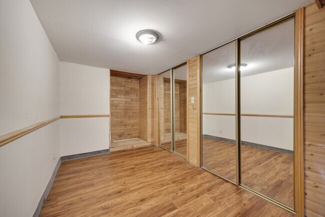 Building Photo - 1525 Columbia Ct