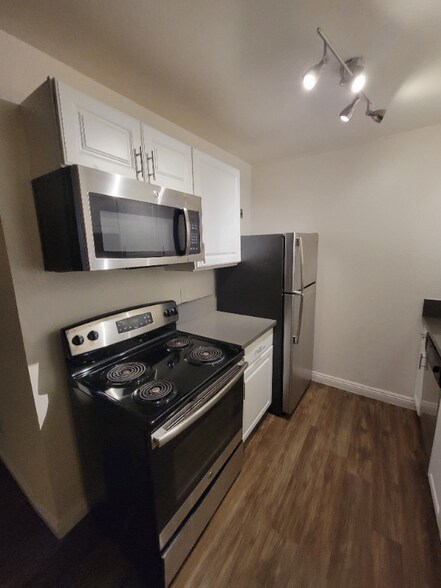 Building Photo - 4124 N Eagle Rock Blvd