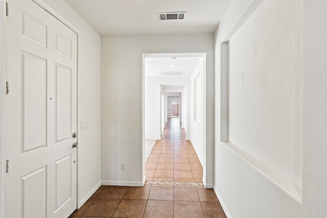 Building Photo - Lovely Northwest Gated Community Home