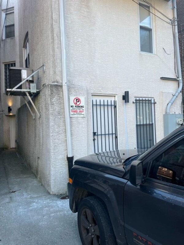 Building Photo - 5445 W Berks St