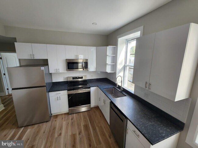 Building Photo - 5535 Ridge Ave