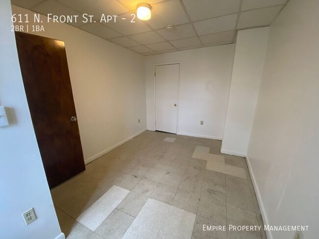 Building Photo - 2nd Floor: 2 Bedroom/1 Bathroom Apartment ...