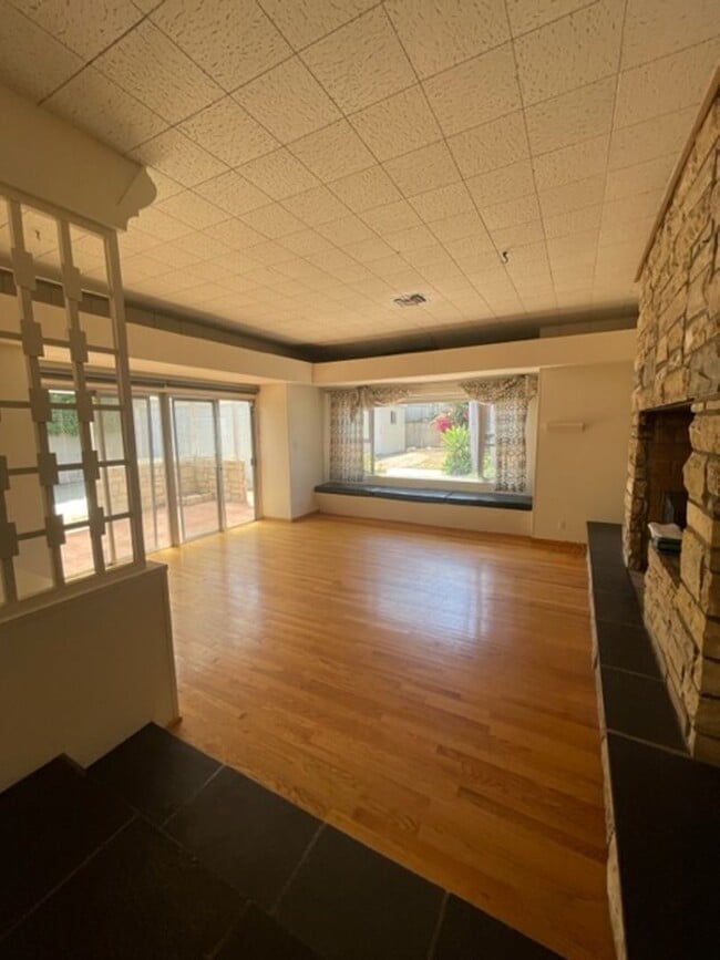 Building Photo - Westchester Home Perfect for Plant/Garden ...