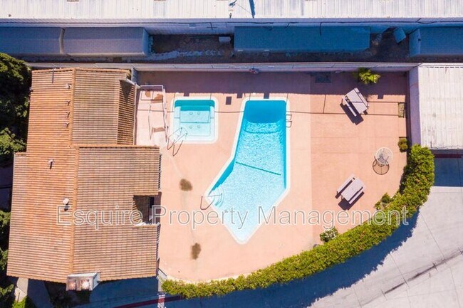 Building Photo - 122 E Ventura St