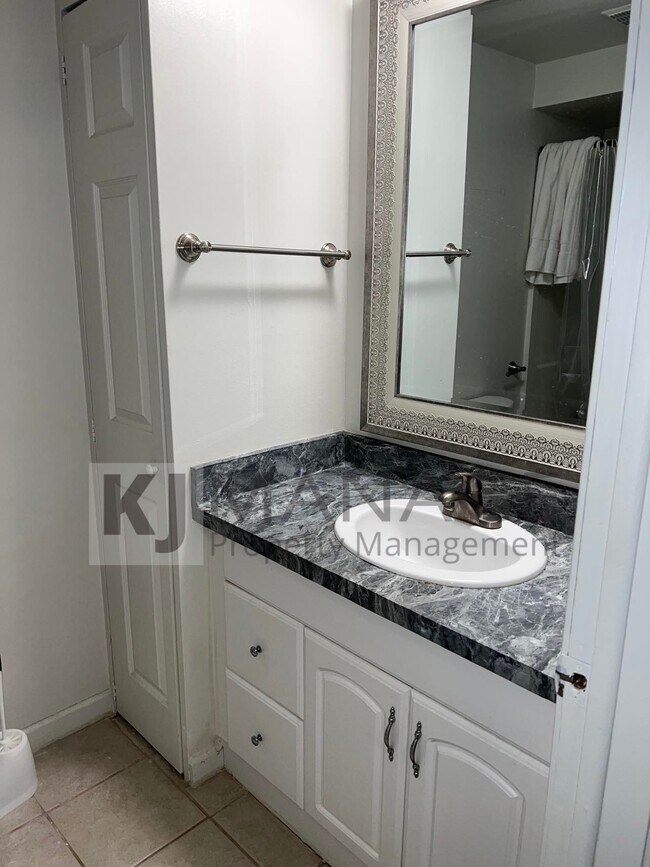 Building Photo - 1608 Orchard Dr