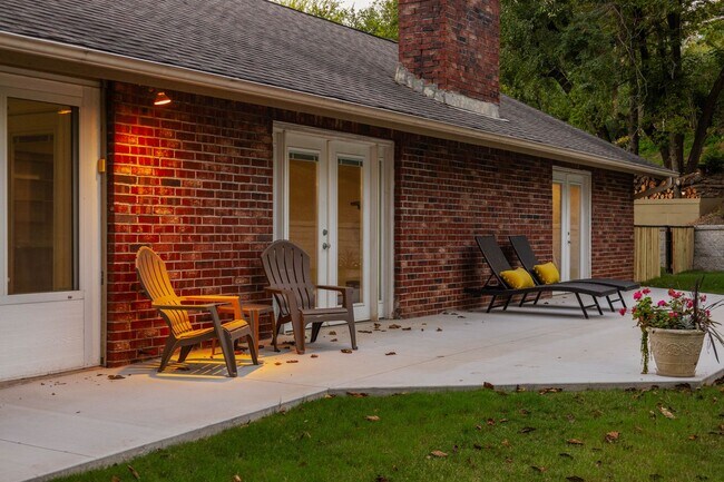 Building Photo - Fall Special $200 off First months rent