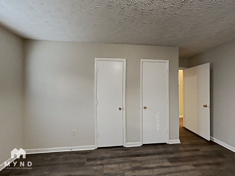 Building Photo - 2101 Mallard Way