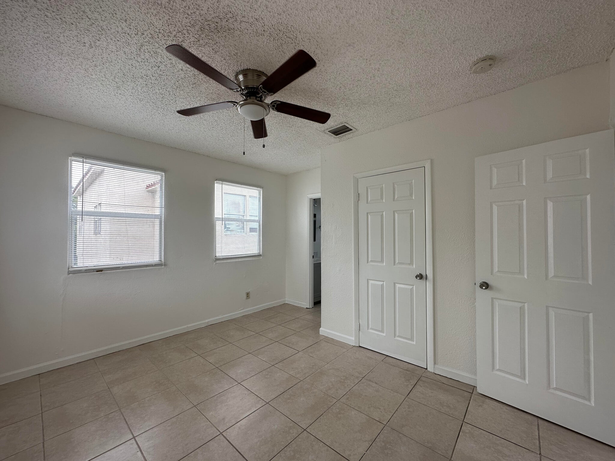 Building Photo - 616 31st St