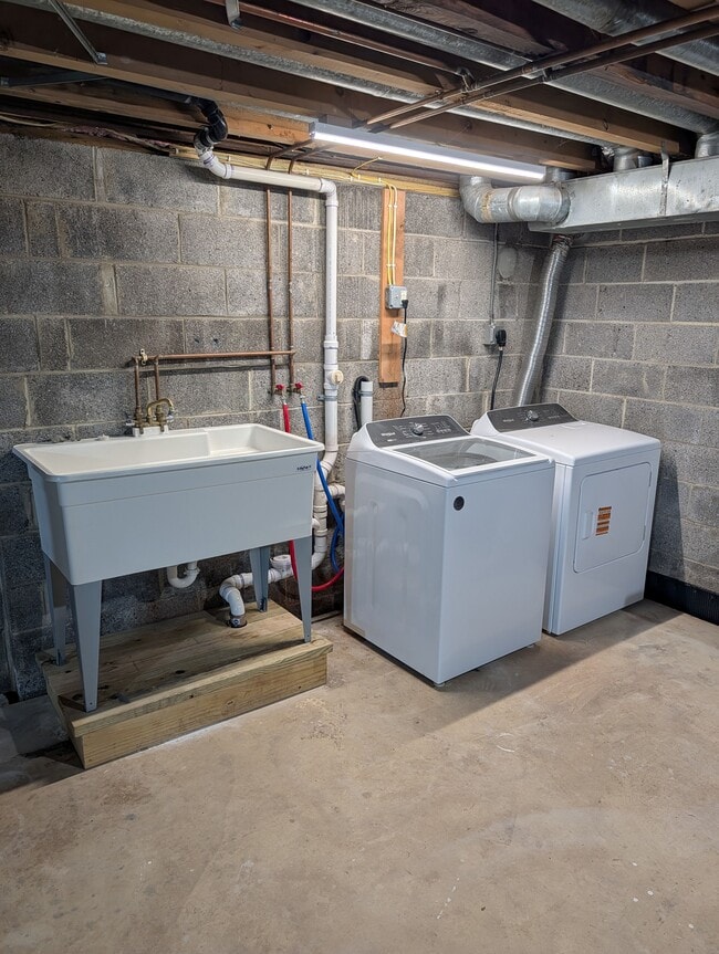 Building Photo - 105 Devonshire Ct