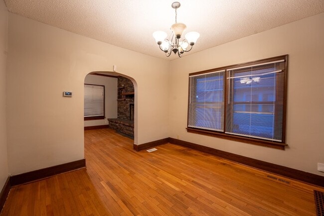 Building Photo - Move In Ready Home by Wesley Hospital!