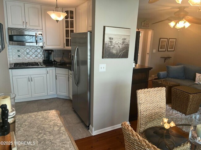 Building Photo - 100 3rd Ave