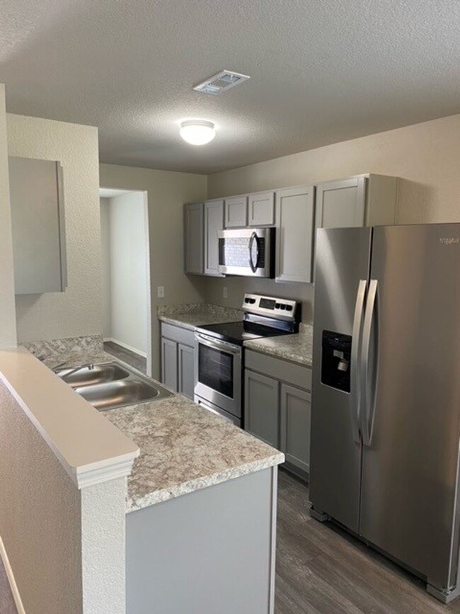 Building Photo - *Pre-leasing* Three Bedroom | Two Bath Hom...