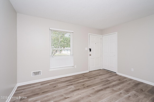 Building Photo - 5911 Carmelwood Cir