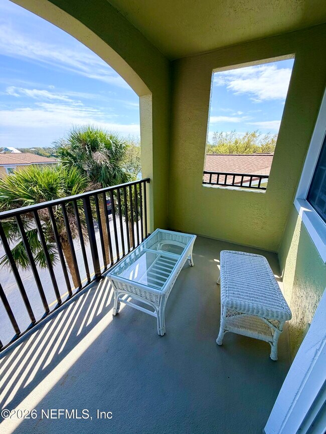 Building Photo - 1050 Bella Vista Blvd